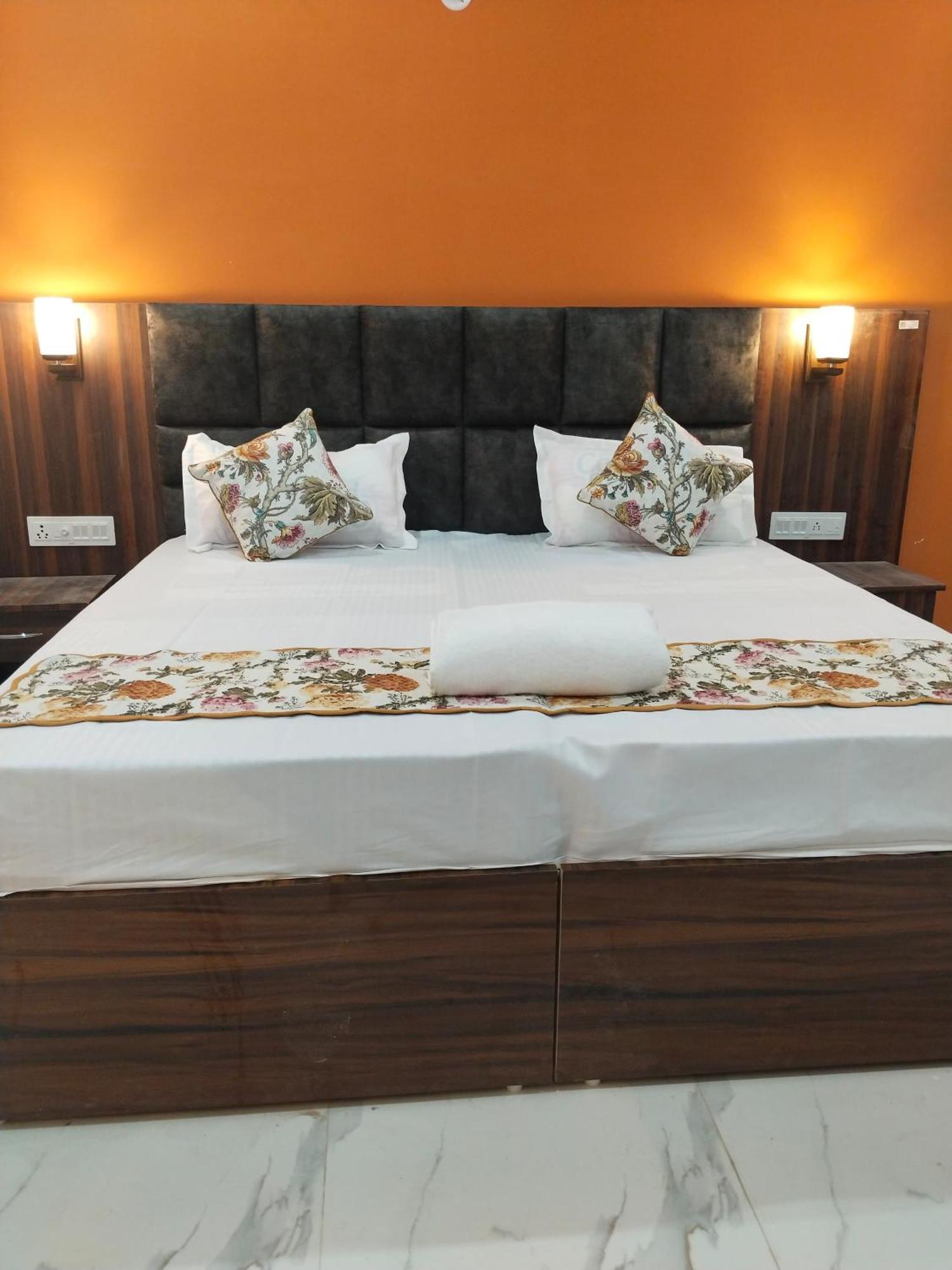 Atithi Inn Кхаджурахо Экстерьер фото