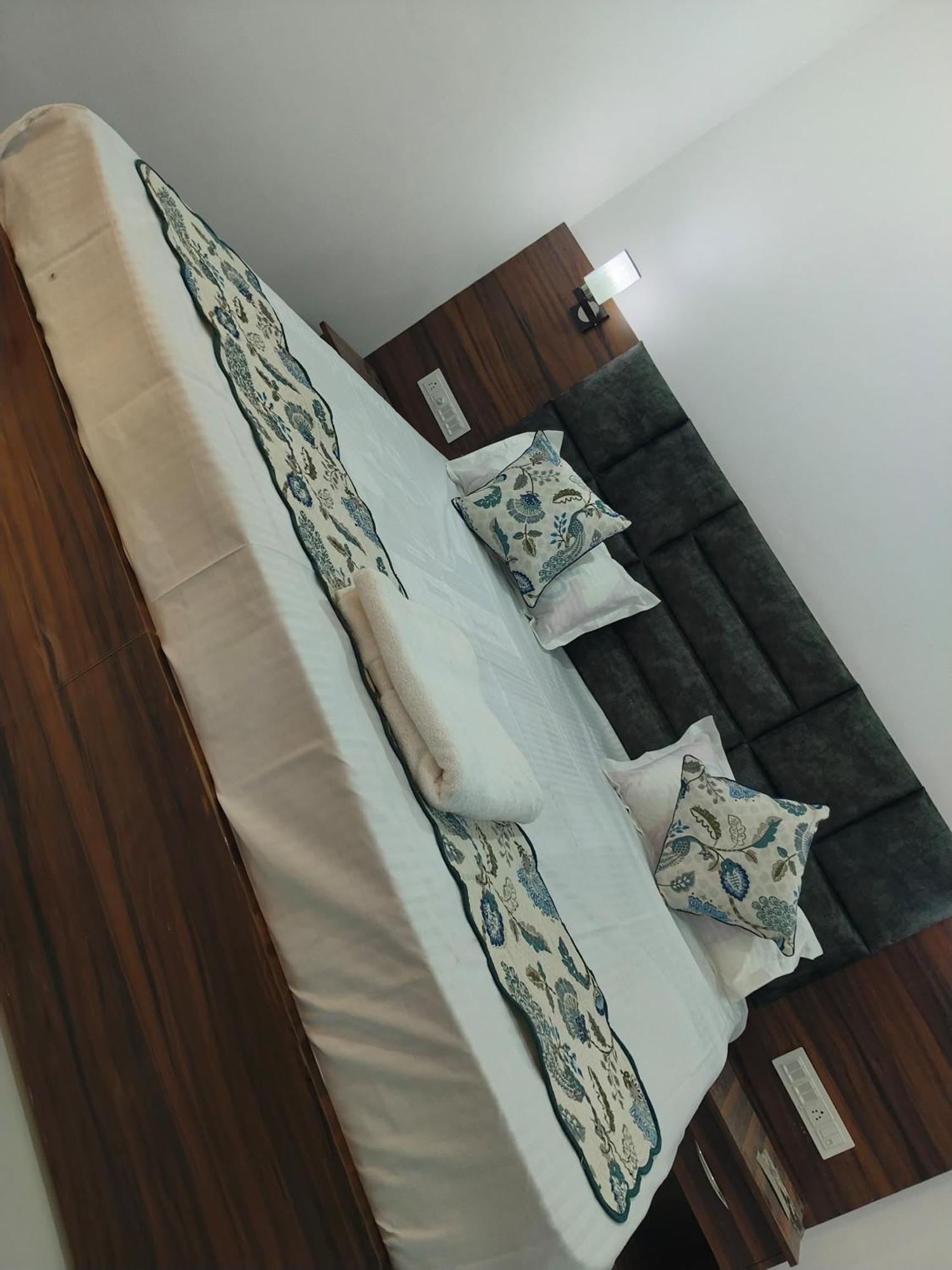 Atithi Inn Кхаджурахо Экстерьер фото