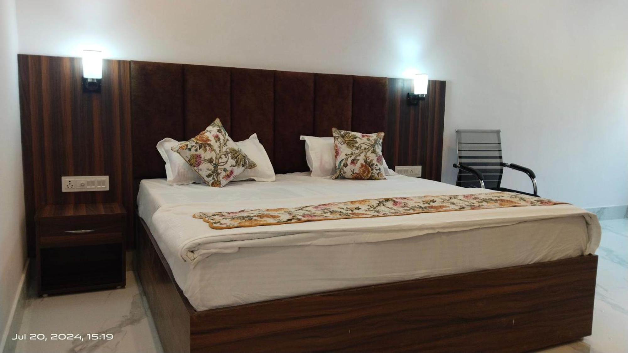 Atithi Inn Кхаджурахо Экстерьер фото